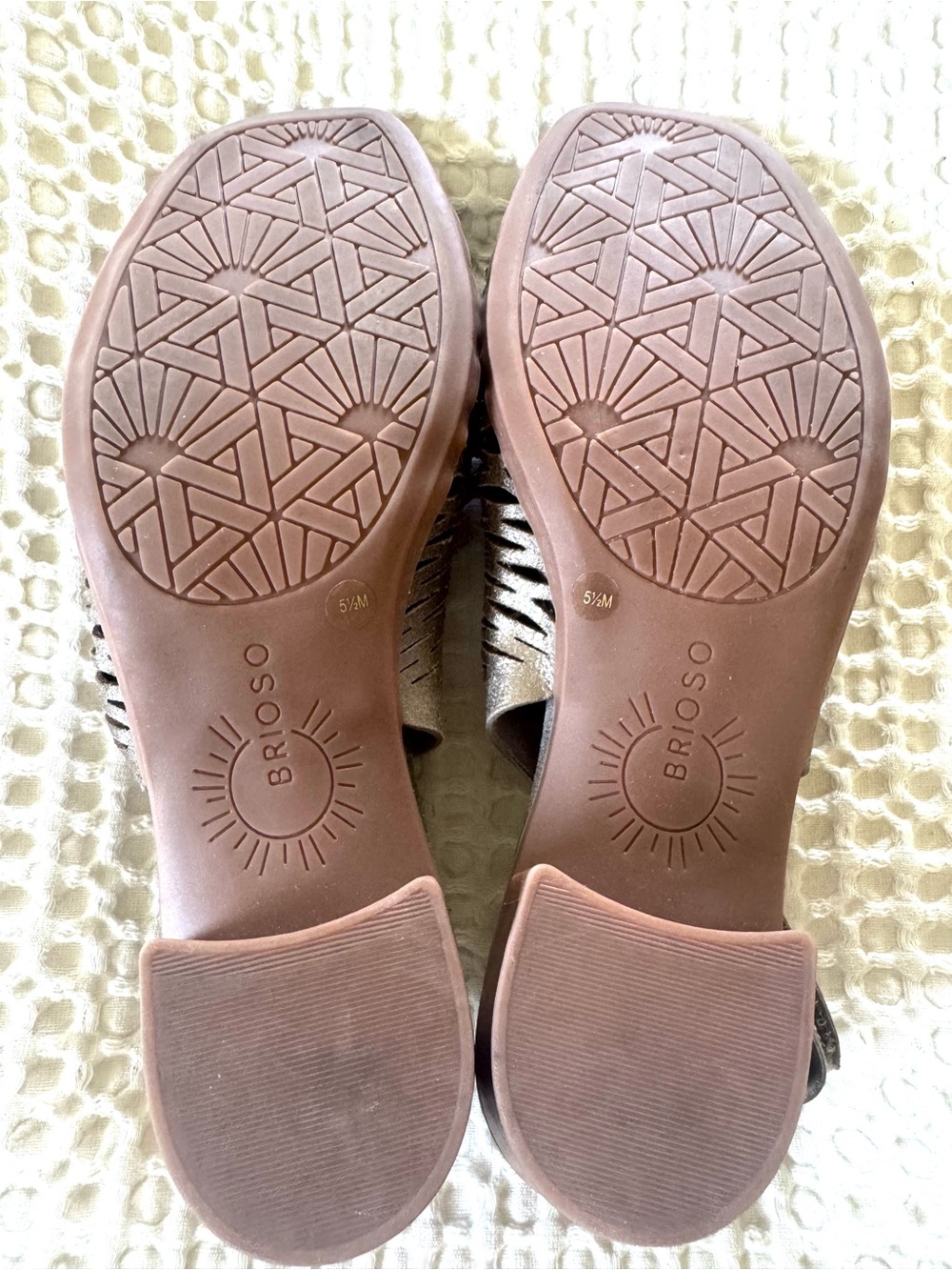 Brioso Mercer Metallic Leather Sandals Pewter Size 5.5 - Picture 3 of 11